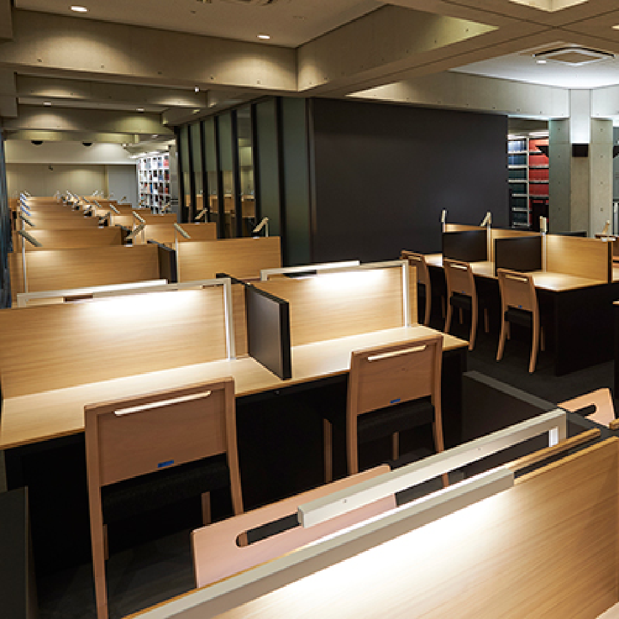 図書館の自習スペース