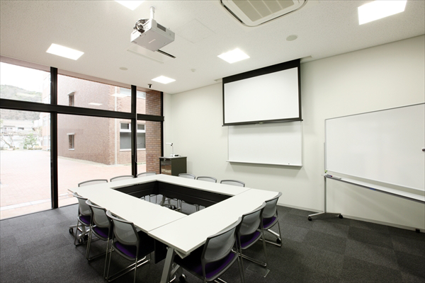 セミナー室