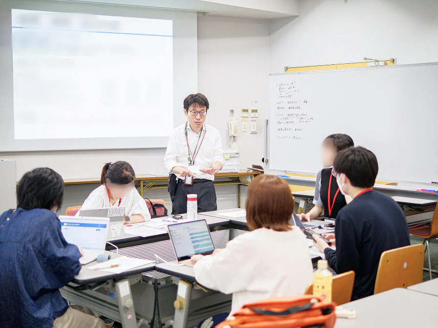 講義と演習で体系的に学べる
