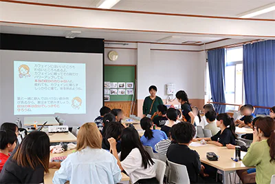 京都市立鏡山小学校で薬物乱用防止教室を開催しました05