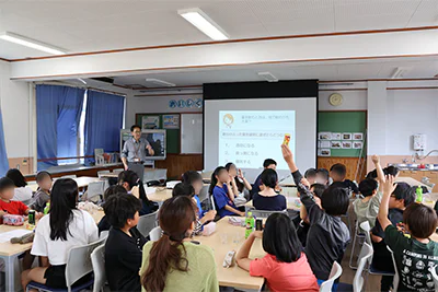京都市立鏡山小学校で薬物乱用防止教室を開催しました02