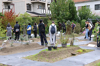 薬用植物園100周年記念公開講座を開催しました01