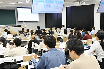 進路支援課主催「病院選考対策ガイダンス」を開催しました01